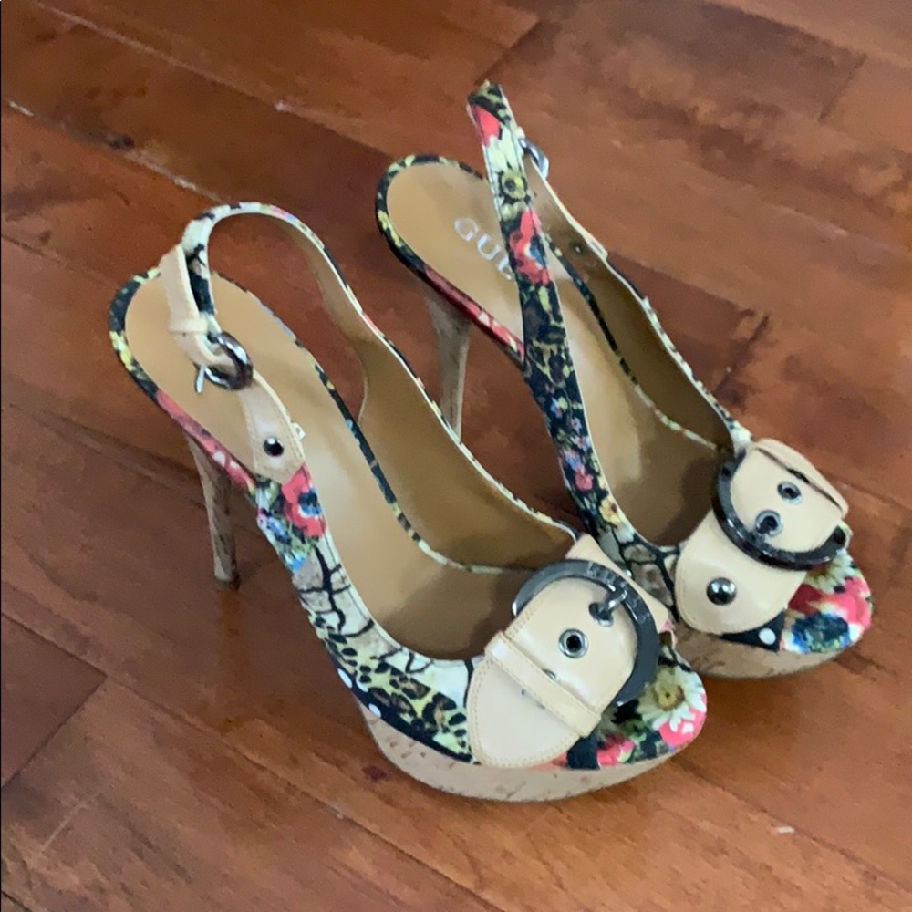 Super cute guess sandals